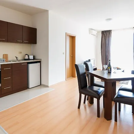 Seaside With 2 Bedrooms For Up To 5 Guests Lägenhet Slăntjev Brjag
