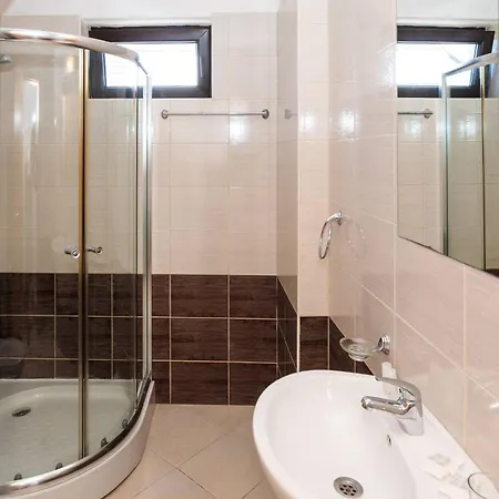 Seaside With 2 Bedrooms For Up To 5 Guests Slăntjev Brjag