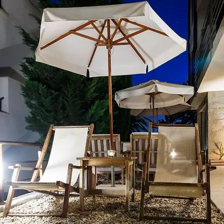 Seaside With 2 Bedrooms For Up To 5 Guests * Sunny Beach