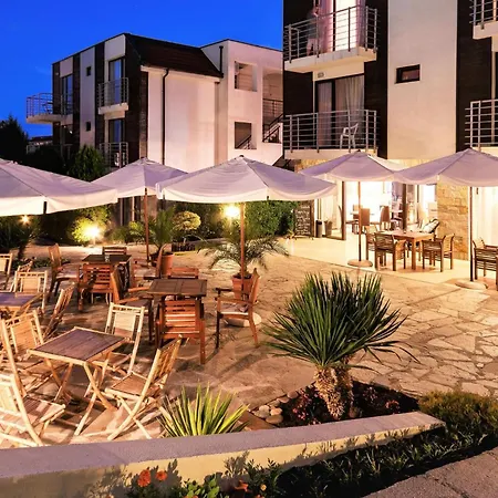 Seaside With 2 Bedrooms For Up To 5 Guests * Sunny Beach