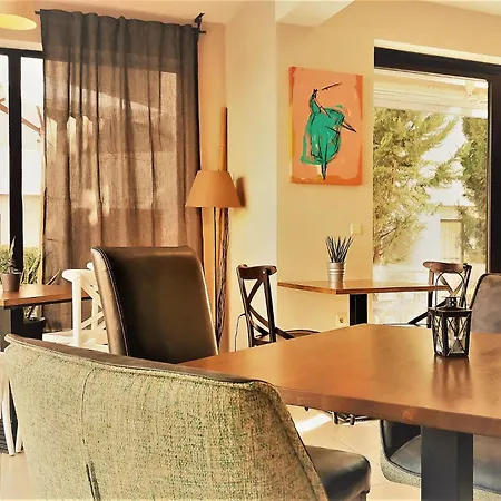 Seaside Garden 2 Bedroom For 41 Pax *